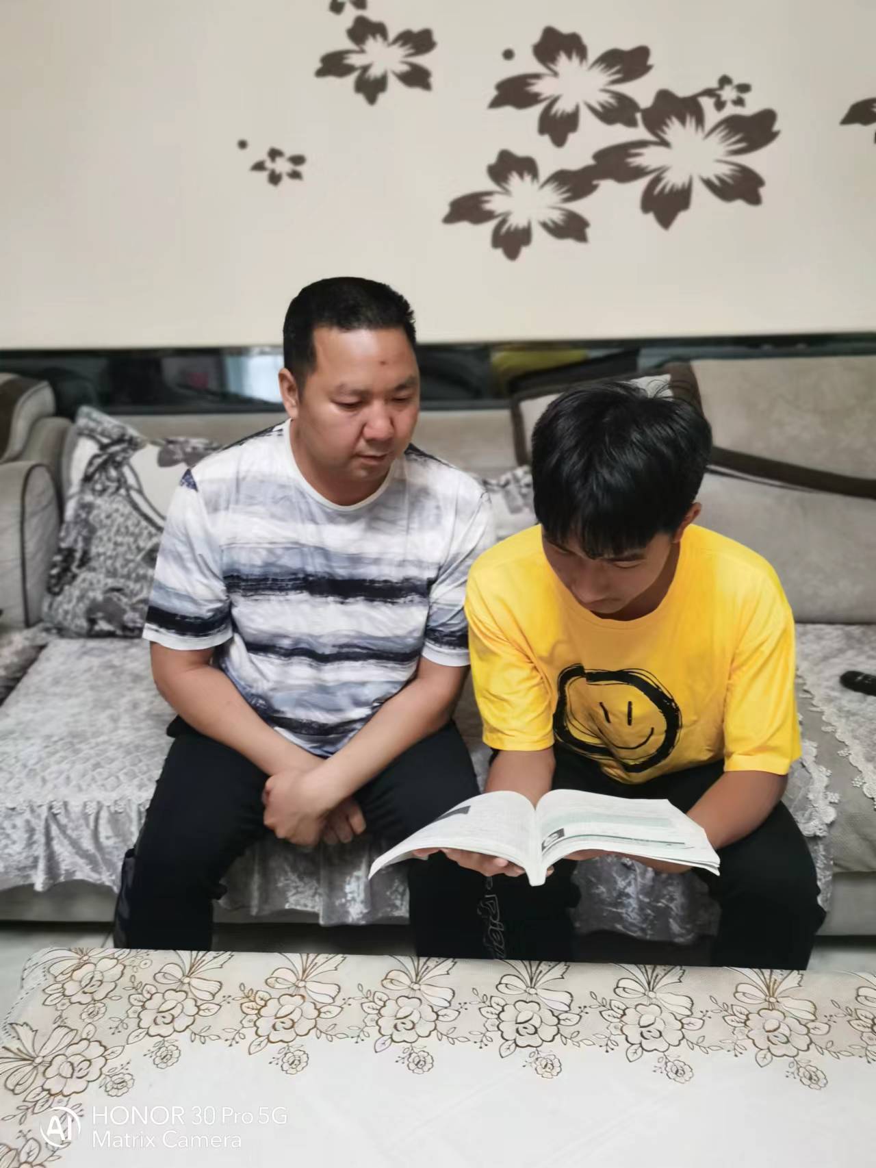 家庭親子閱讀2.jpg 家庭親子閱讀2.jpg